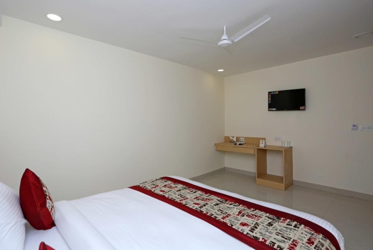 Hotel Airport D'Capitol New Delhi Exterior photo